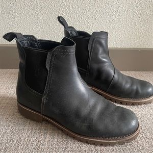 Chaco women’s Fields Chelsea boots size 7